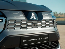 frente mitsubishi eclipse cross ev